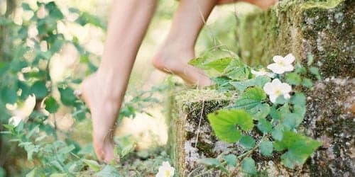 Pieds nus dans la nature